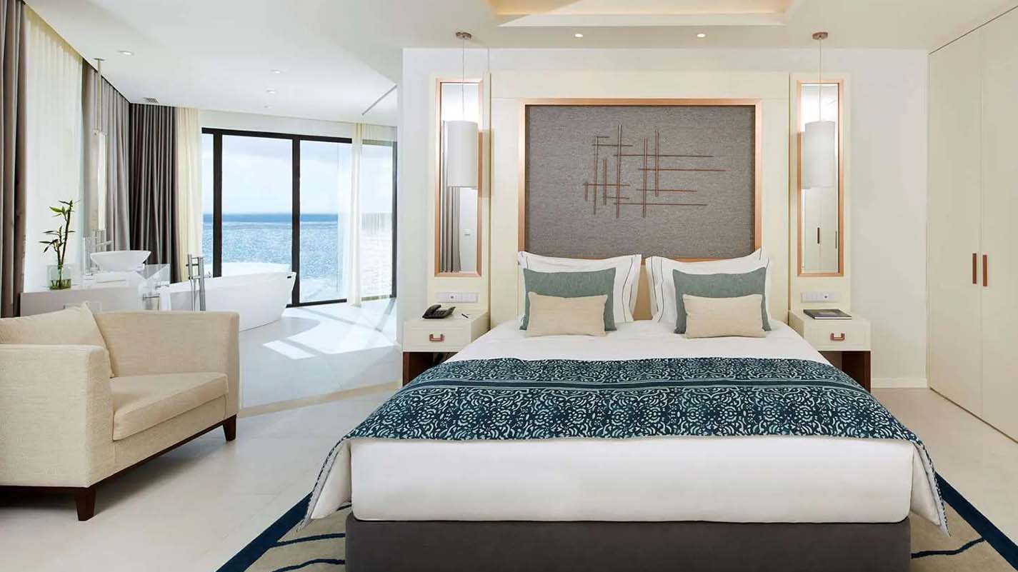 Experiencing the Luxury of a High-End Ocean View Suite in the Algarve